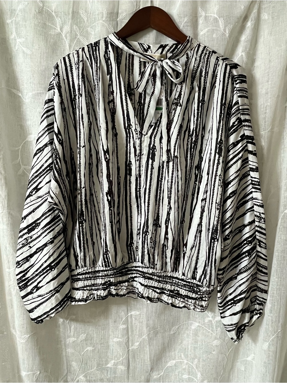 Michael Kors Black and White Striped V-Neck Blouse Size Large